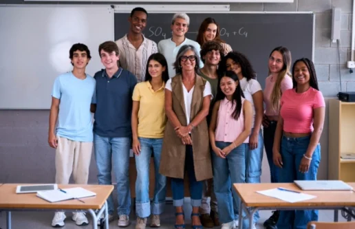 portrait-of-happy-large-group-of-high-school-stude-2025-04-29-03-48-44-utc (1) (1) (1)
