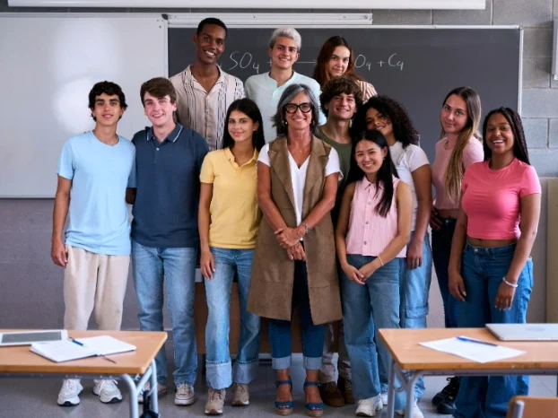 portrait-of-happy-large-group-of-high-school-stude-2025-04-29-03-48-44-utc (1) (1) (1)